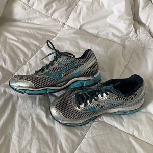 Mizuno running shoes. Lots of life left